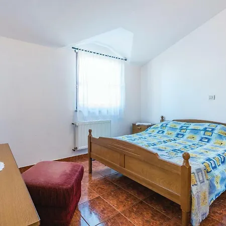 Awesome In With 3 Bedrooms Apartment Rovinj