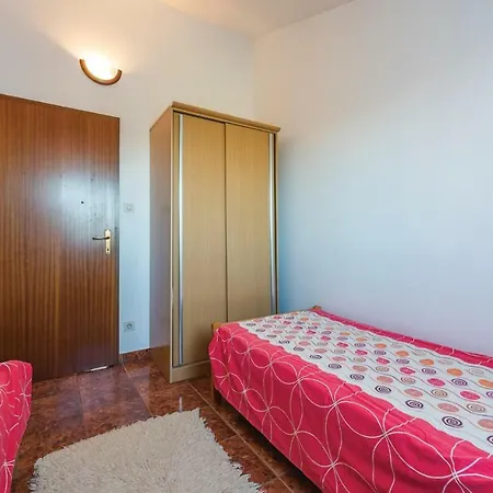 Awesome In With 3 Bedrooms Apartment Rovinj