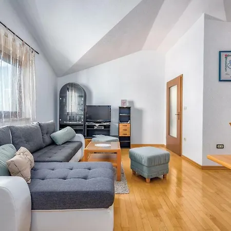 Awesome In With 3 Bedrooms *